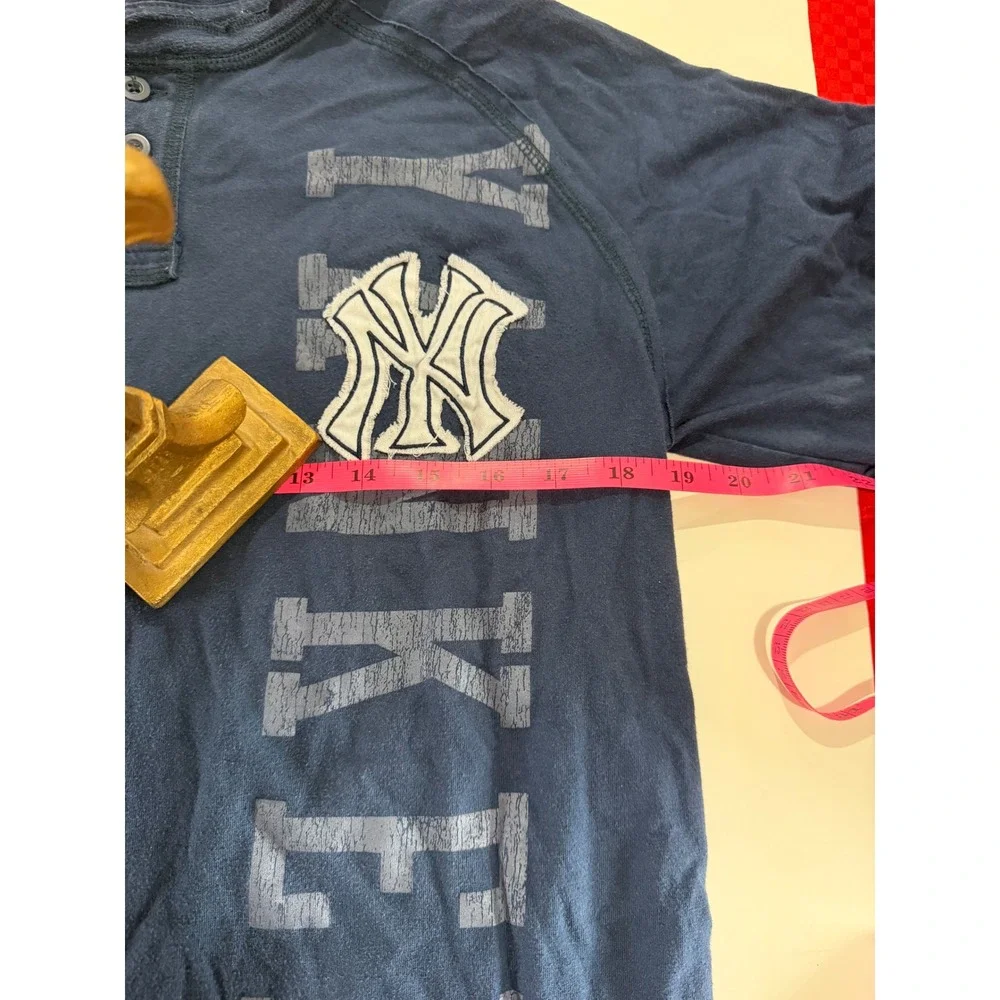 Nike New York Yankees Henley Shirt Boys‎ XL 20 Navy Blue Distressed MLB Graphic